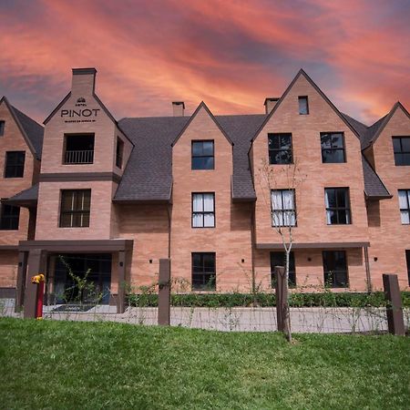 Pinot Hotel Кампус-ду-Жордан Екстер'єр фото